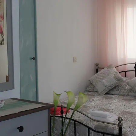 Ramon Gallud Apartment