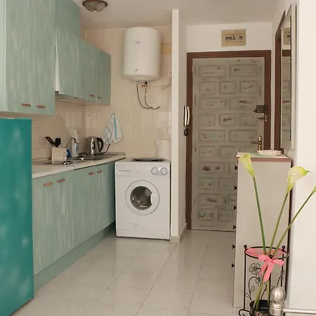 Ramon Gallud Apartment *